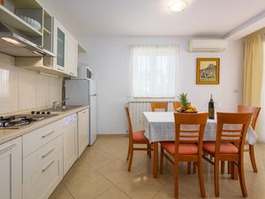 19126792-Ferienwohnung-6-Basanija-300x225-5