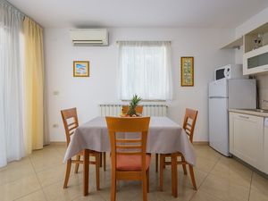 19125847-Ferienwohnung-4-Basanija-300x225-3