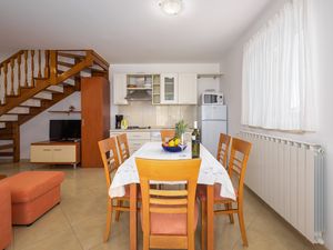 23927376-Ferienwohnung-6-Basanija-300x225-4