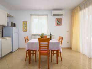 23927374-Ferienwohnung-4-Basanija-300x225-3