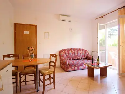 Ferienwohnung für 3 Personen (38 m²) in Baška 1/10
