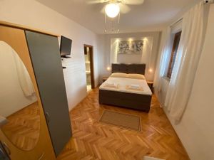 22617213-Ferienwohnung-3-Baska Voda-300x225-2