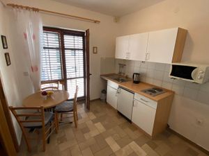 22617213-Ferienwohnung-3-Baska Voda-300x225-4