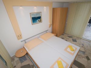 22617505-Ferienwohnung-4-Baska Voda-300x225-4