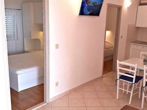 22807349-Ferienwohnung-5-Baska Voda-300x225-1