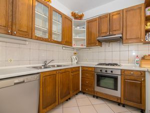 23942472-Ferienwohnung-7-Baska Voda-300x225-3