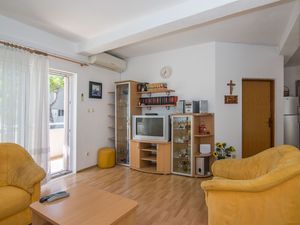 23942472-Ferienwohnung-7-Baska Voda-300x225-5