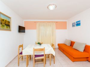 23943400-Ferienwohnung-6-Baska Voda-300x225-5