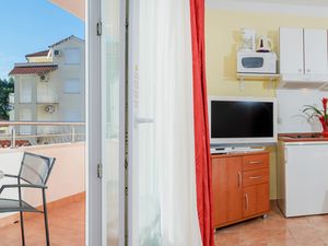 24002189-Ferienwohnung-2-Baska Voda-300x225-4