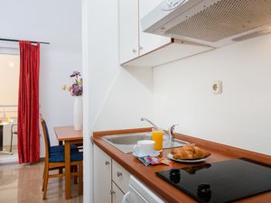 24002194-Ferienwohnung-4-Baska Voda-300x225-3