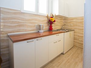 18323057-Ferienwohnung-4-Baska Voda-300x225-3