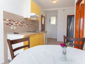 18322836-Ferienwohnung-4-Baska Voda-300x225-2