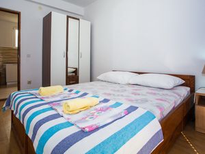 18323057-Ferienwohnung-4-Baska Voda-300x225-5