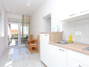 18321865-Ferienwohnung-2-Baska Voda-300x225-3