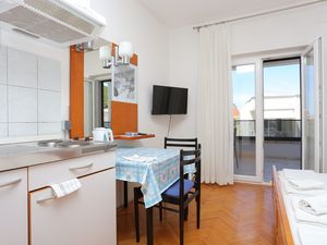 18322689-Ferienwohnung-2-Baska Voda-300x225-1