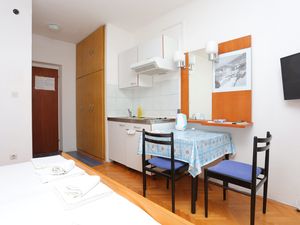 18322689-Ferienwohnung-2-Baska Voda-300x225-2