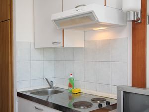 18322689-Ferienwohnung-2-Baska Voda-300x225-3