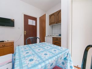 18321763-Ferienwohnung-2-Baska Voda-300x225-1