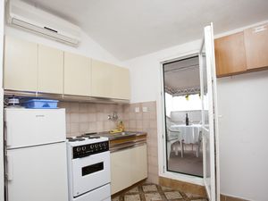 18322629-Ferienwohnung-4-Baska Voda-300x225-3