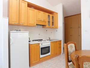 19127022-Ferienwohnung-4-Baska Voda-300x225-3