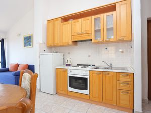 19127022-Ferienwohnung-4-Baska Voda-300x225-4