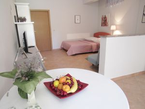 22624333-Ferienwohnung-2-Baska Voda-300x225-3