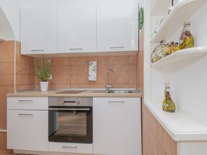 23699659-Ferienwohnung-4-Baska Voda-300x225-5