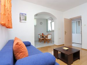 23917094-Ferienwohnung-5-Baska Voda-300x225-2