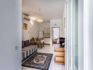 23925935-Ferienwohnung-4-Baska Voda-300x225-3