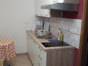 23926865-Ferienwohnung-3-Baska Voda-300x225-1