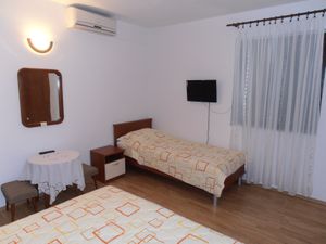 23926865-Ferienwohnung-3-Baska Voda-300x225-4