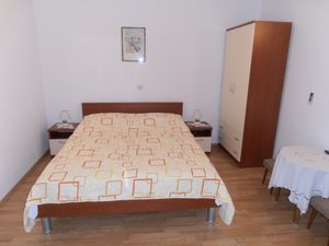 23926865-Ferienwohnung-3-Baska Voda-300x225-5