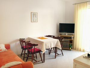 23926944-Ferienwohnung-5-Baska Voda-300x225-1