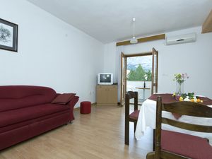 23931497-Ferienwohnung-4-Baska Voda-300x225-1