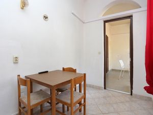 23926992-Ferienwohnung-2-Baska Voda-300x225-1