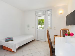 23926997-Ferienwohnung-7-Baska Voda-300x225-1