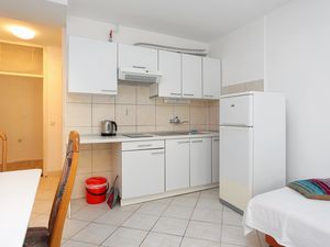 23926997-Ferienwohnung-7-Baska Voda-300x225-4