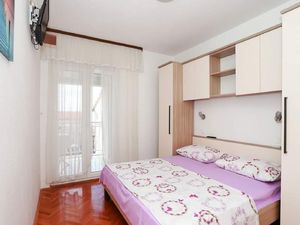 24058913-Ferienwohnung-2-Baska Voda-300x225-3