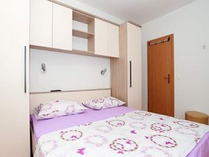 24058913-Ferienwohnung-2-Baska Voda-300x225-5