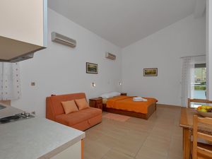 24058944-Ferienwohnung-3-Baska Voda-300x225-2