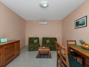 24058945-Ferienwohnung-4-Baska Voda-300x225-1