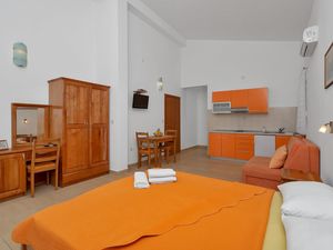 24058944-Ferienwohnung-3-Baska Voda-300x225-5