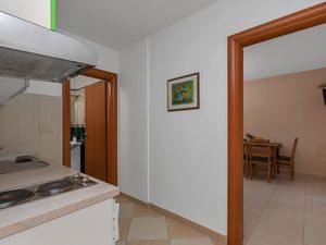 24058945-Ferienwohnung-4-Baska Voda-300x225-5