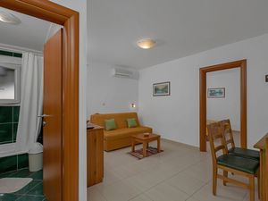 24058956-Ferienwohnung-4-Baska Voda-300x225-1