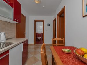 24058958-Ferienwohnung-4-Baska Voda-300x225-5