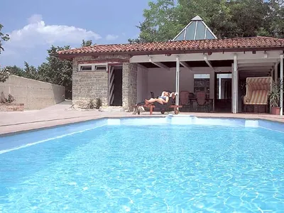 PoolOfHouse