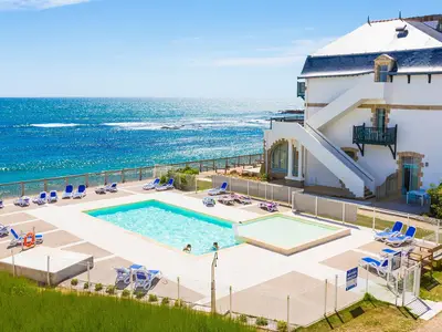 PoolOfHouse