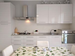 23516761-Ferienwohnung-6-Baveno-300x225-5