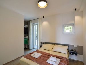 23363222-Ferienwohnung-4-Baveno-300x225-4