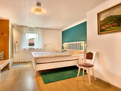 Schlafzimmer 1